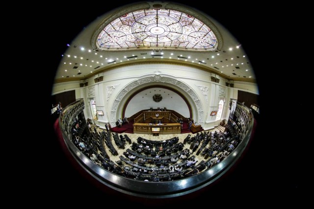  Fotografía tomada con lente ojo de pez muestra una vista general del hemiciclo de sesiones del palacio federal legislativo de la Asamblea Nacional EFE/Miguel Gutiérrez