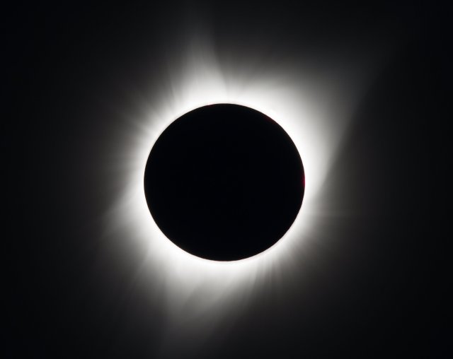 GRE01 MADRAS (ESTADOS UNIDOS), 21/08/2017.- Fotografía cedida por la NASA que muestra el eclipse solar total visto desde Madras, Oregon (Estados Unidos) hoy, 21 de agosto del 2017. El eclipse de hoy será un acontecimiento en EE.UU., donde será total y se podrá ver de costa a costa. EFE/NASA/Aubrey Gemignani/CRÉDITO OBLIGATORIO/NASA/AUBREDY GEMIGNANI/FOTOGRAFÍA CEDIDA/SÓLO USO EDITORIAL/PROHIBIDA SU VENTA