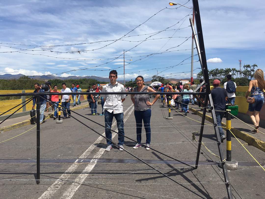 Gaby Arellano: Desde el puente Simón Bolívar estamos presenciando la tragedia de miles de venezolanos