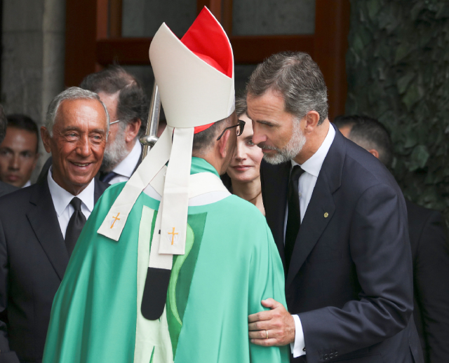 La misa fue oficiada por el arzobispo de Barcelona, el cardenal Joan Josep Omella. “Nuestro silencio y nuestra oración, nuestra presencia en este lugar santo, es signo de repulsa del atentado”, destacó en su homilía