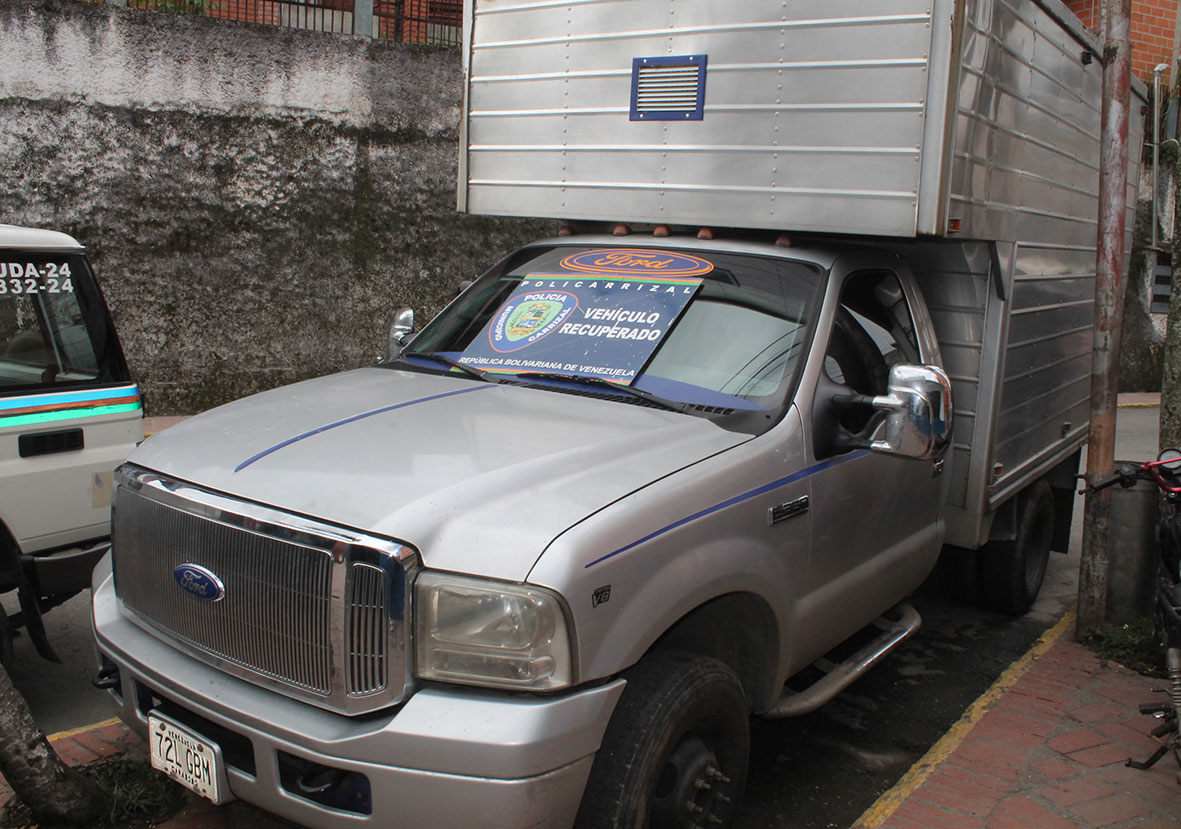 Policarrizal recupera camión robado y captura a solicitado