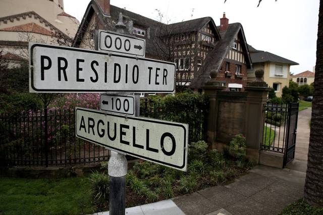 Entrada a Presidio Terrace, la calle más cara de San Francisco vendida por 90.000 dólares. JUSTIN SULLIVAN (AFP) / VÍDEO: EPV