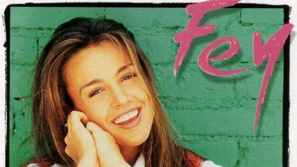 La cantante mexicana Fey deja ver su lencería en tremendo cuerpazo