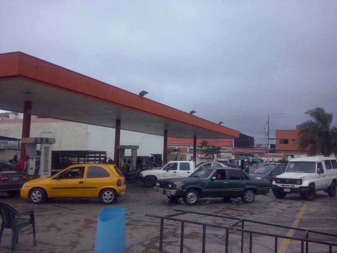 Largas colas para surtir gasolina en Barquisimeto #4Ago