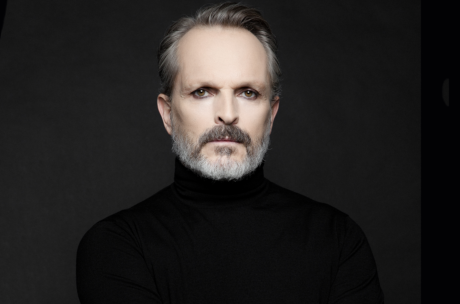 Miguel Bosé dedica emotivo mensaje y su premio “Tu Mundo” a Venezuela