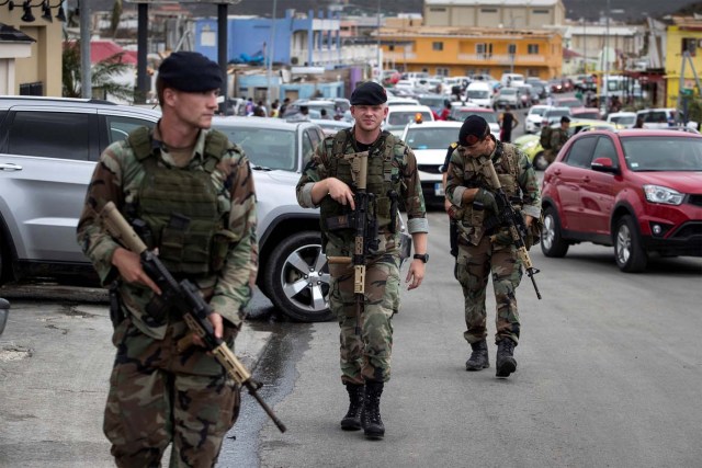 Dutch soldiers patrol the streets of Sint Maarten Dutch part of Saint Martin island in the Carribean after the Hurricane Irma September 7, 2017. Picture taken September 7, 2017. Netherlands Ministry of Defence-Gerben van Es/Handout via REUTERS ATTENTION EDITORS - THIS IMAGE HAS BEEN SUPPLIED BY A THIRD PARTY. MANDATORY CREDIT.NO RESALES. NO ARCHIVES