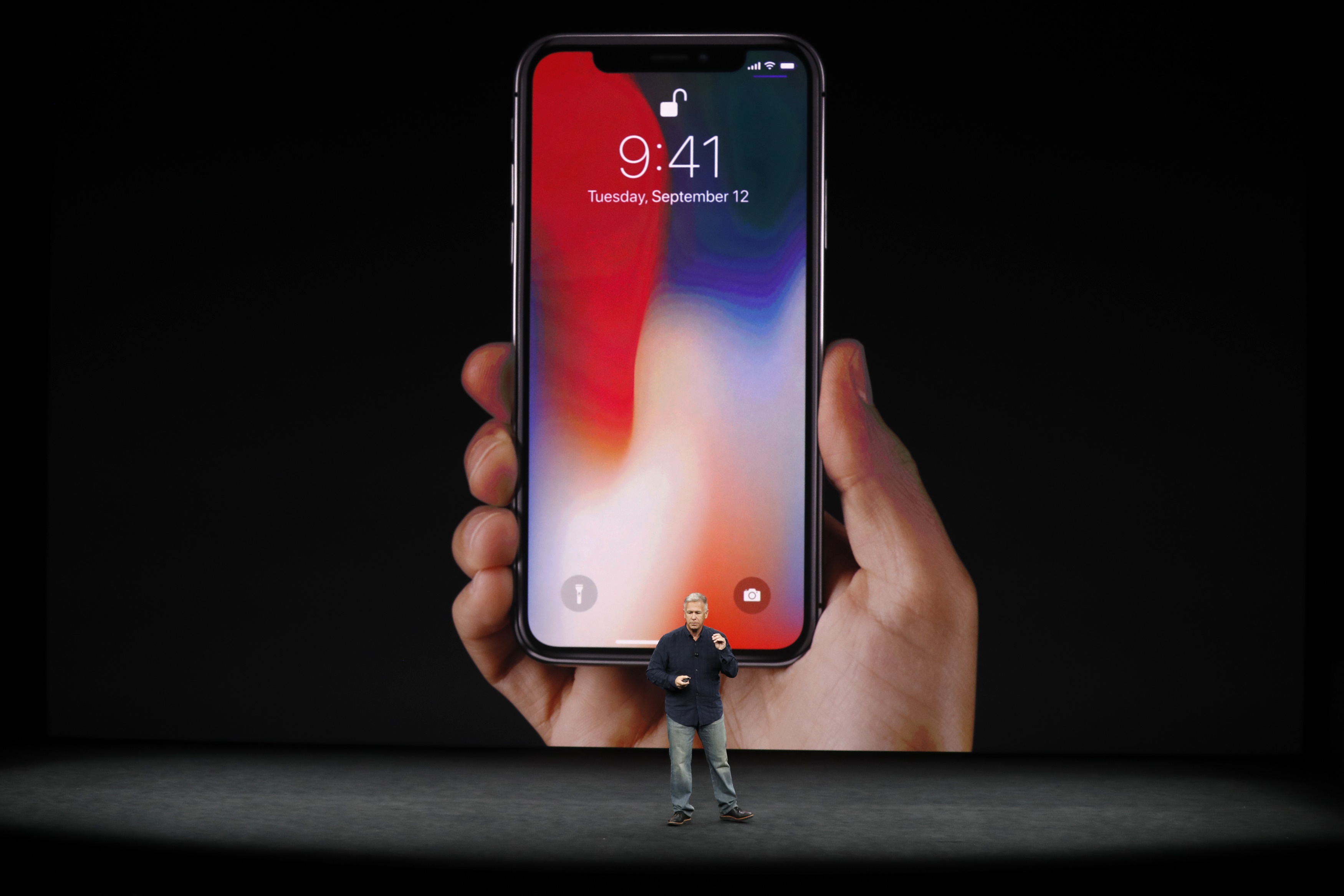 Apple presentó su “iPhone X”, con reconocimiento facial, para celebrar el décimo aniversario (FOTOS)