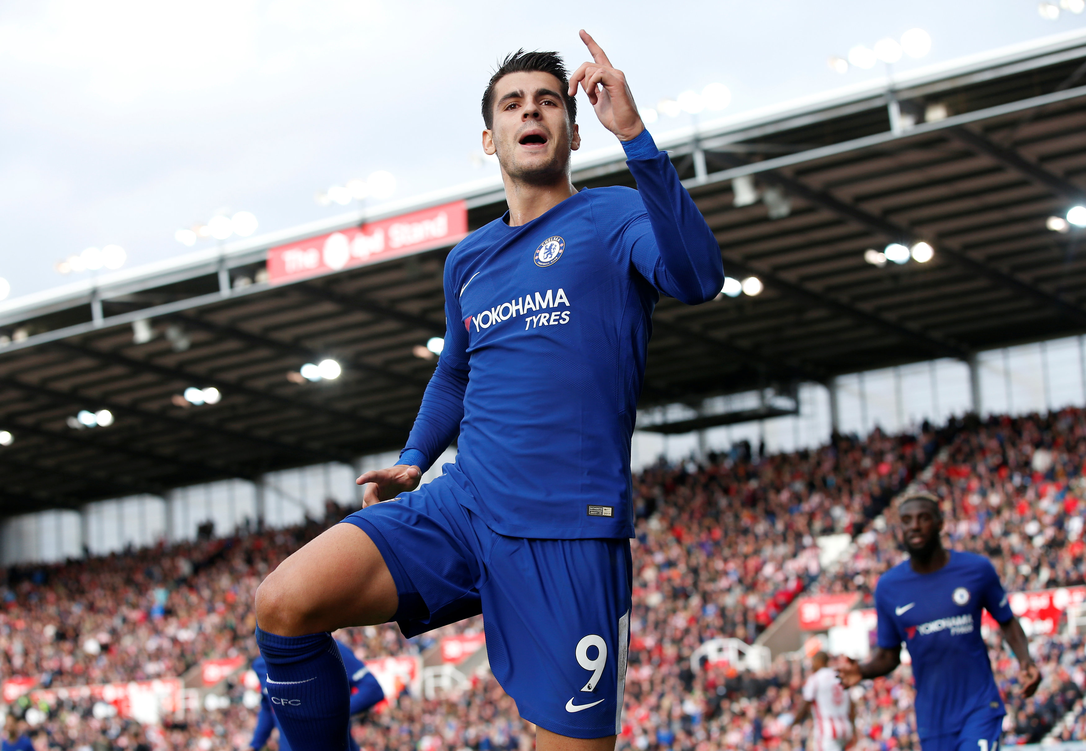 City y United siguen su pulso a la cabeza, Morata se exhibe con triplete