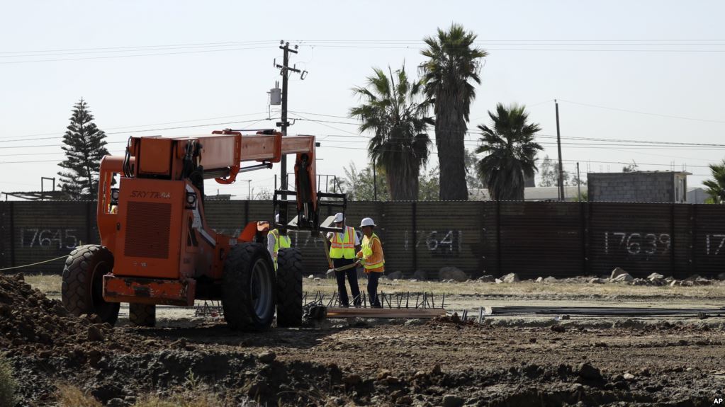 EEUU comienza obras de prototipo de muro fronterizo con México