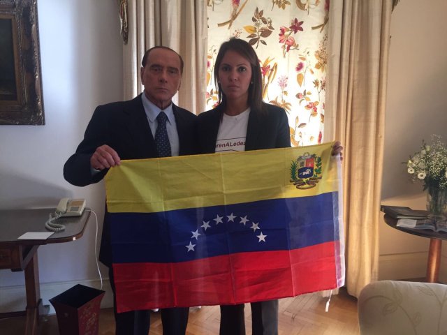 Berlusconi y Vanessa Ledezma