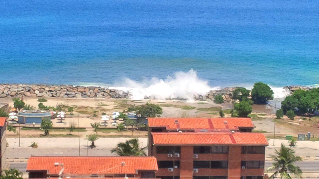 ¡Ay chamo! … Irma se empieza a sentir en Vargas