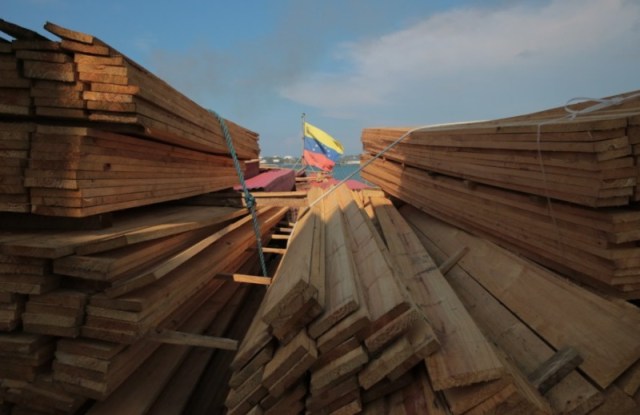 Tablones de madera enviados a Cuba / Foto @presidencialven