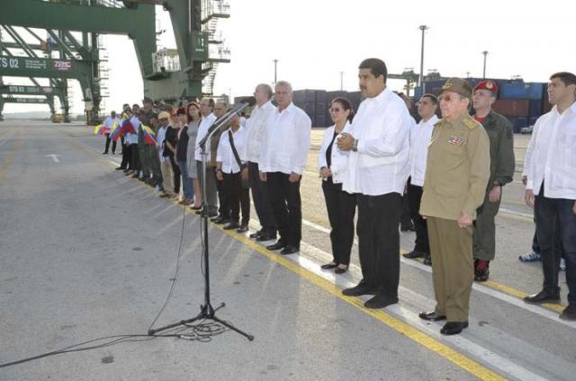 Maduro habla durante la entrega del donativo a Cuba / Foto: Estudios Revolución