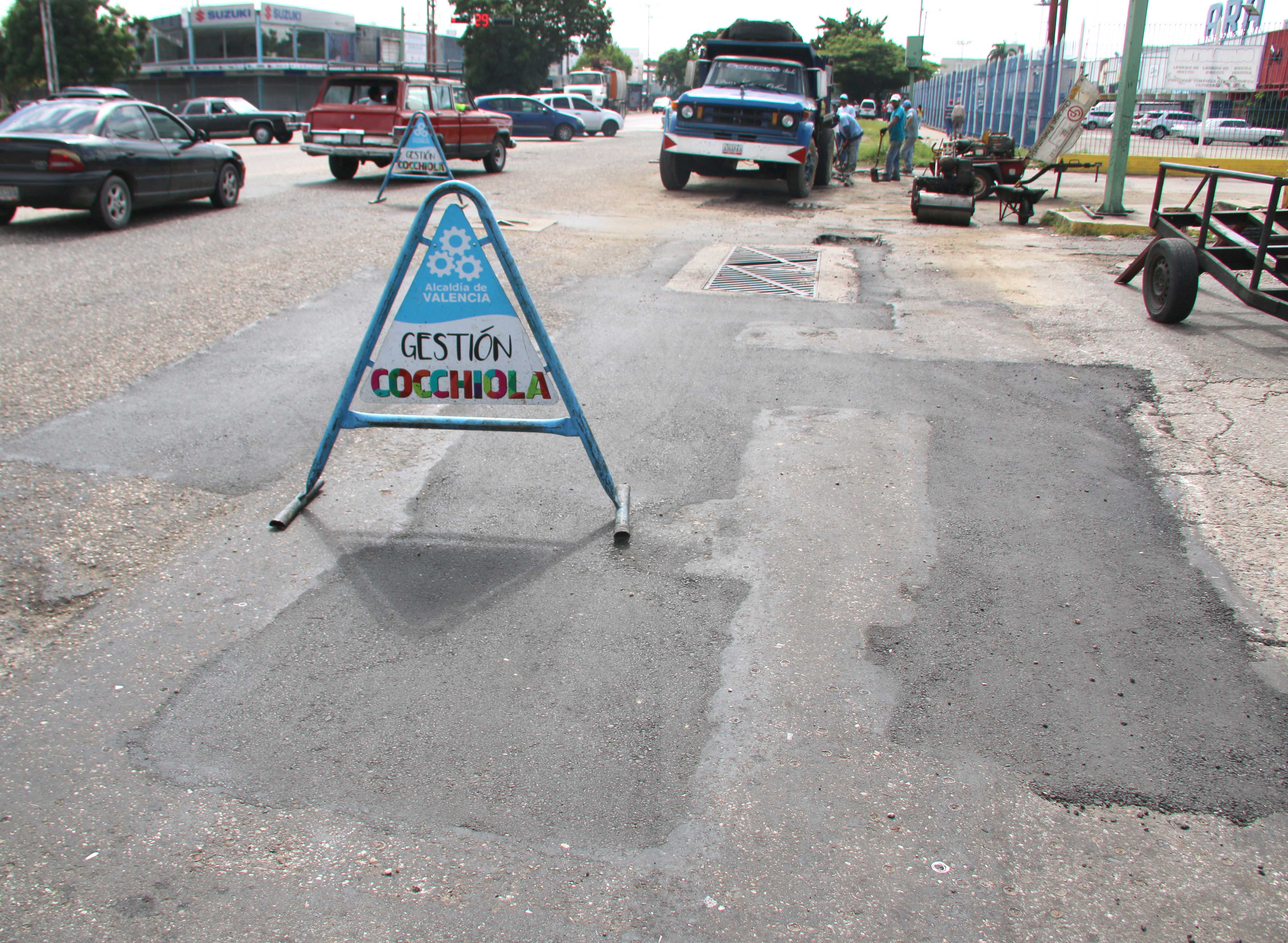 Gestión Cocchiola continúa plan de asfaltado en las parroquias de Valencia