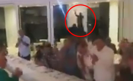 Camarógrafo de Maduro obliga a la audiencia a aplaudirlo de pie tras discursito chucuto (VIDEO)