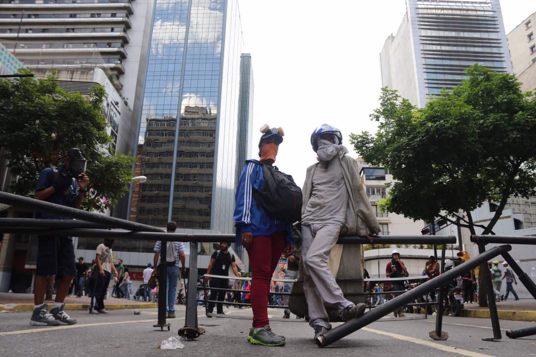 GNB detuvo al menos a dos jóvenes en Chacao por protestar este #25S