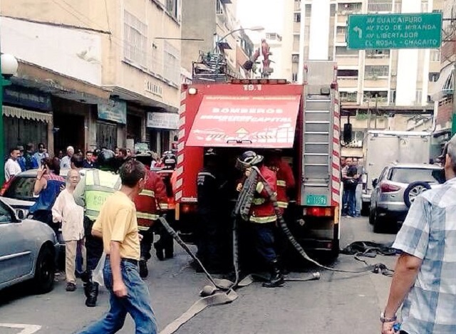 Incendio y explosión en Chacao // Foto @EmilioGrateron 