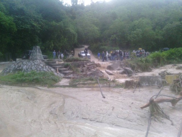 Inundación en la Colonia Tovar, estado Aragua // Foto @CesarA1