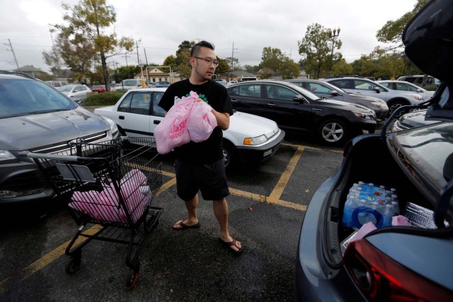 Norman Lee packs his car with supplies as Hurricane Nate approaches the U.S. Gulf Coast in New Orleans, Louisiana, U.S., October 7, 2017. REUTERS/Jonathan Bachman