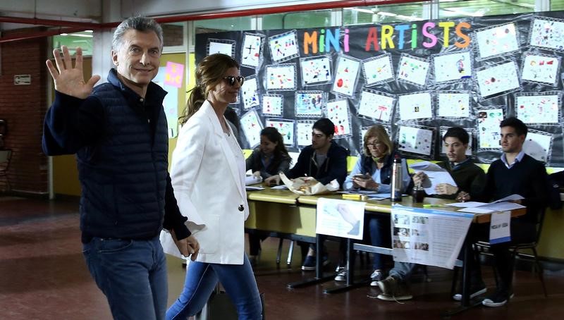 Oficialismo lograría ventaja en comicios legislativos de Argentina
