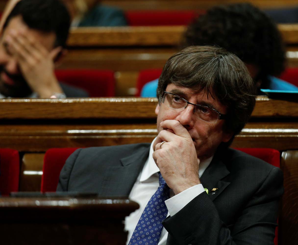 Puigdemont reta al Estado y llama a la resistencia cívica