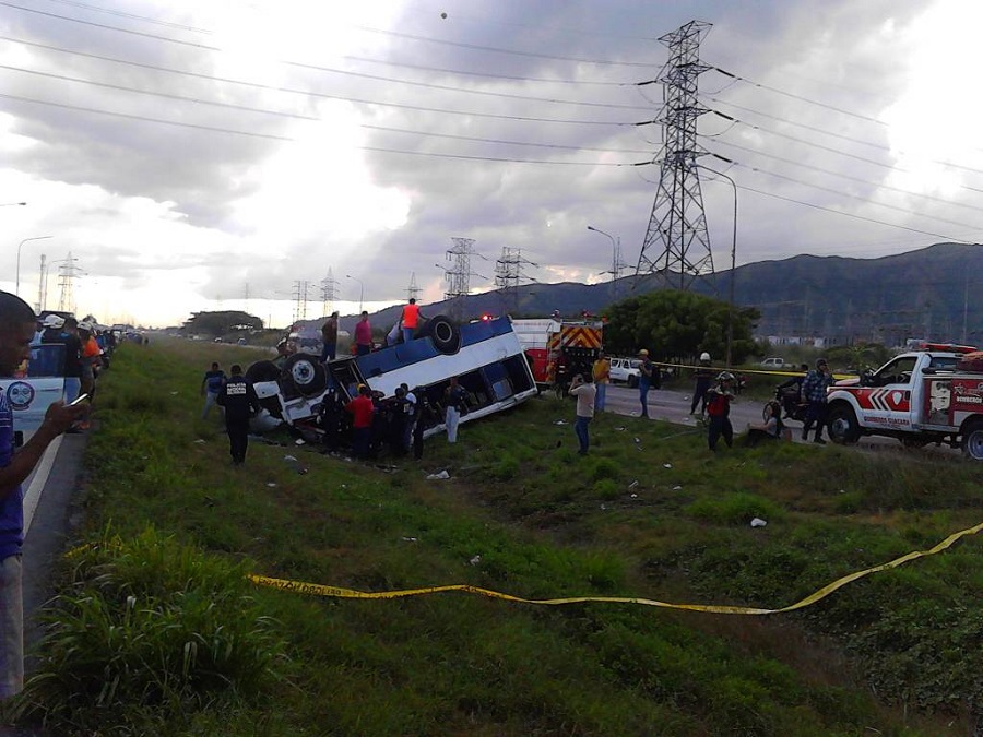 Se eleva a 40 el número de lesionados tras accidente de tránsito en la Autopista Regional del Centro