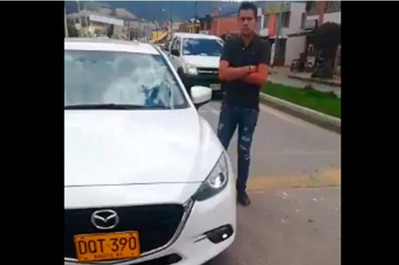 ¡Atroz! Ella le reclamó por chocarla, y él le pasó por encima con su auto (video)