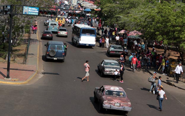 EL CENTRO DE MARACAIBO AMANECIO DESOLADO ESTE LUNES LUEGO DE LA CONTIENDA POLITICA REGIONAL ASPECTO DE LA AVENIDA LIBERTADOR EN EL CENTRO DE LA CIUDAD DE MARACAIBO