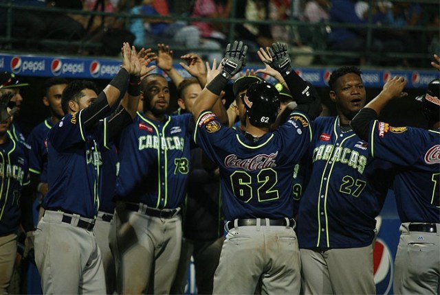 Leones del Caracas celebra // Foto LVBP