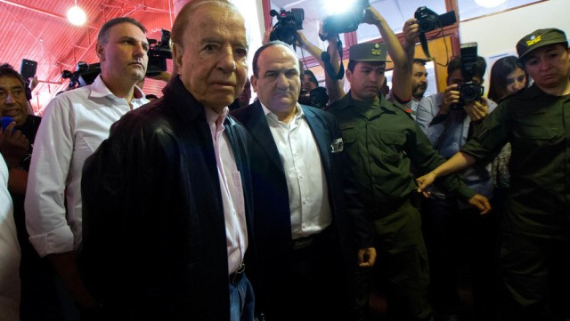  Carlos Menem, en el colegio electoral 