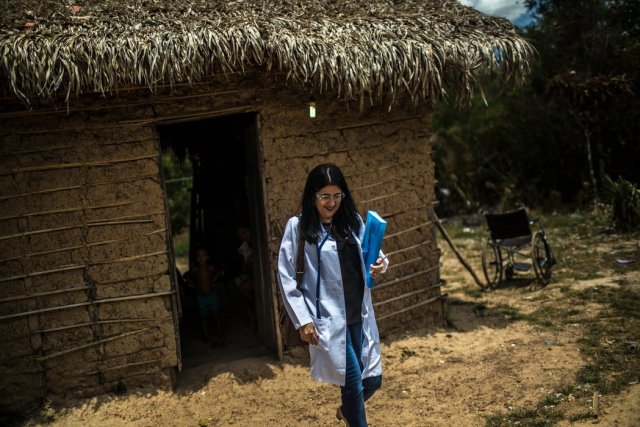 Maireilys Álvarez Rodríguez, una doctora cubana que trabaja en São Luís, Brasil, como parte de un programa para importar a miles de doctores de Cuba y otros países para brindar atención en áreas remotas y empobrecidas. Credit Dado Galdieri para The New York Times