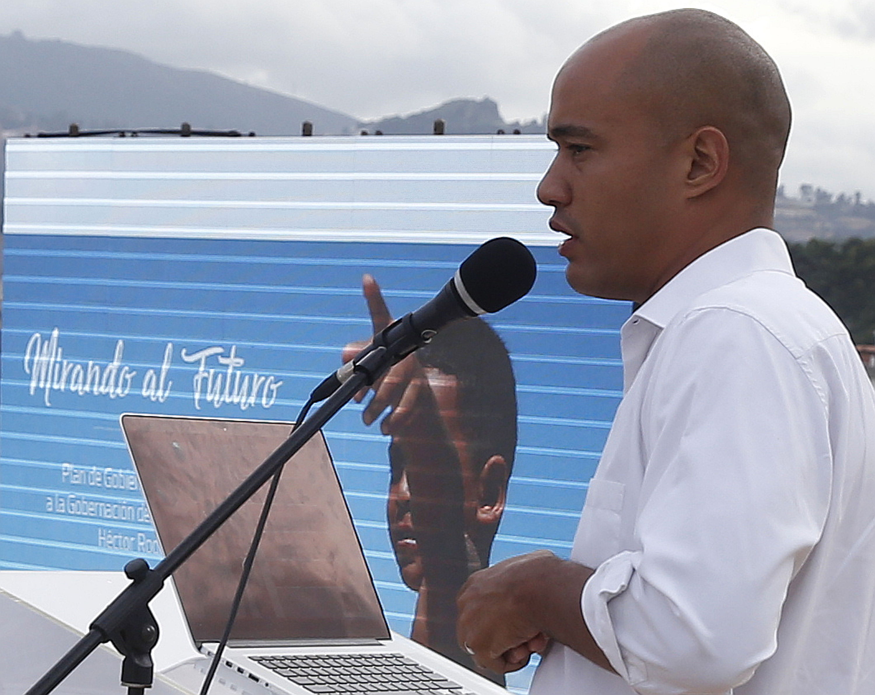 ¿Y la canaimita? Héctor Rodríguez hace campaña electoral con tecnología imperialista (Foto)
