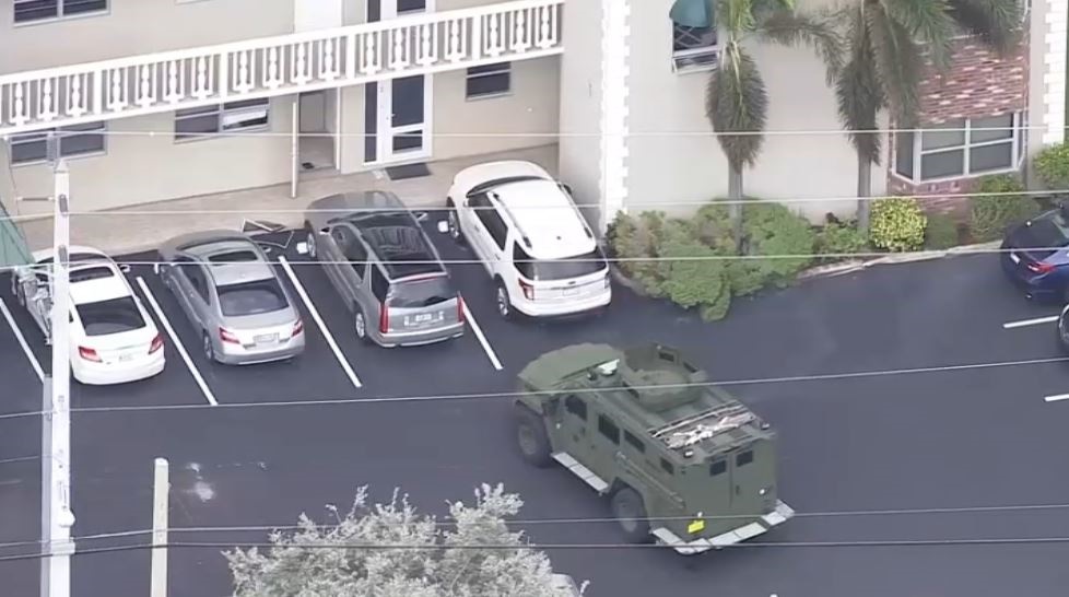 Anciano de 87 años retuvo a dos enfermeras en edificio de Pompano Beach, Florida