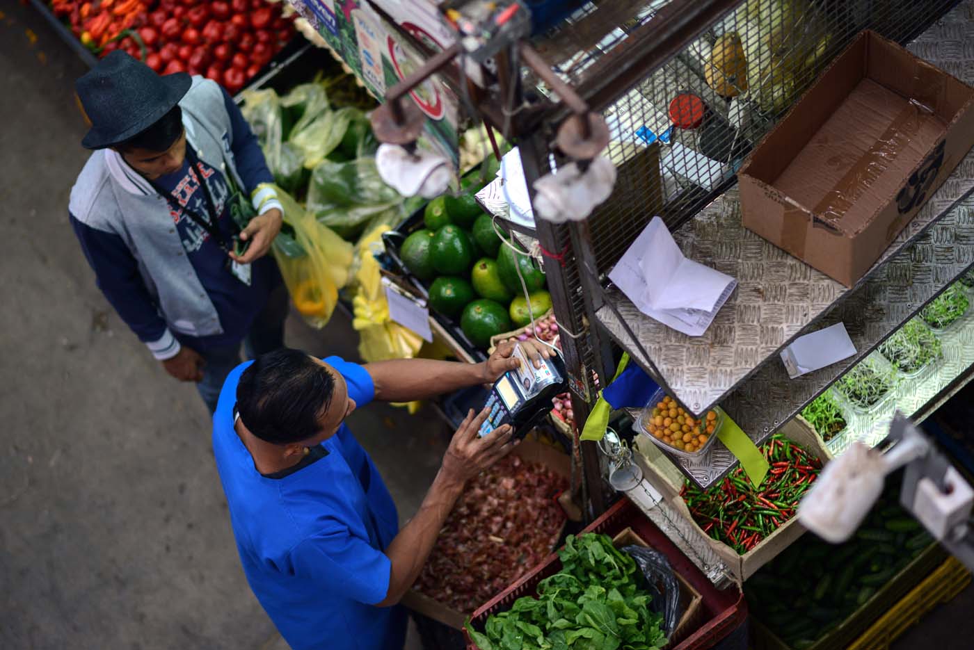 Algunos comercios comienzan a reflejar precios en bolívares soberanos