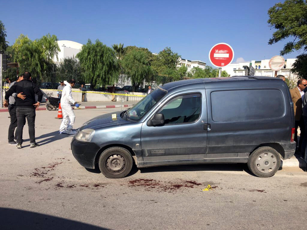 Dos policías tunecinos apuñalados en frente del parlamento