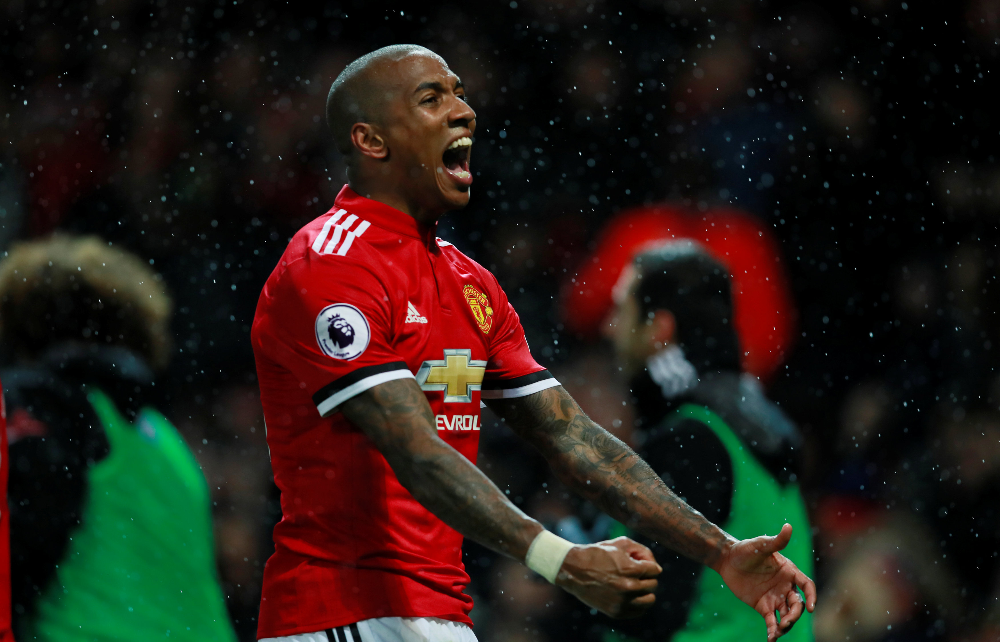 Solo el Manchester United mantiene el pulso con el City