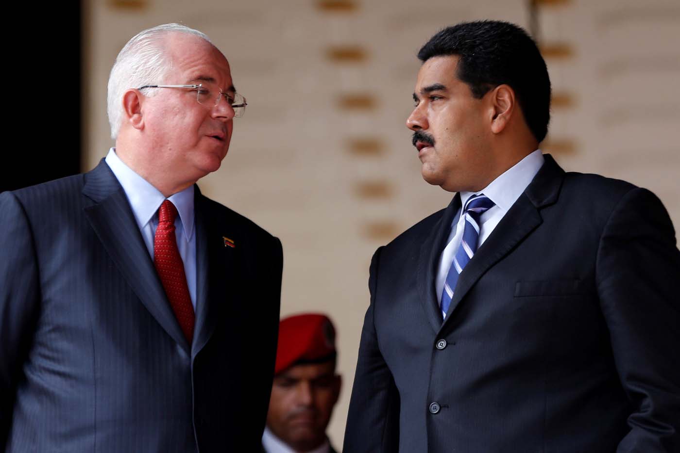 Maduro no descansará hasta ponerle los ganchos a Rafael Ramírez