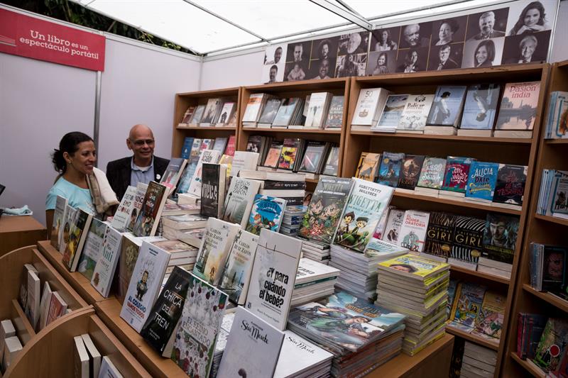 Diputado Luis Barragán propone que los libros entren en la canasta básica