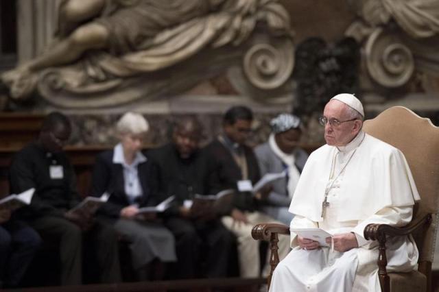 EL PAPA FRANCISCO ASISTE A UN REZO PARA PEDIR LA PAZ EN SUDÁN DEL SUR Y EN LA REPÚBLICA DEMOCRÁTICA DEL CONGO. EFE/CLAUDIO PERI