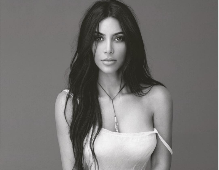 ¡Frente al espejo y con poca ropa! Kim Kardashian vuelve a encender Instagram
