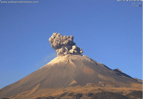 Impresionante VIDEO del recorrido de la Luna, Venus y Marte sobre el volcán Popocatépetl