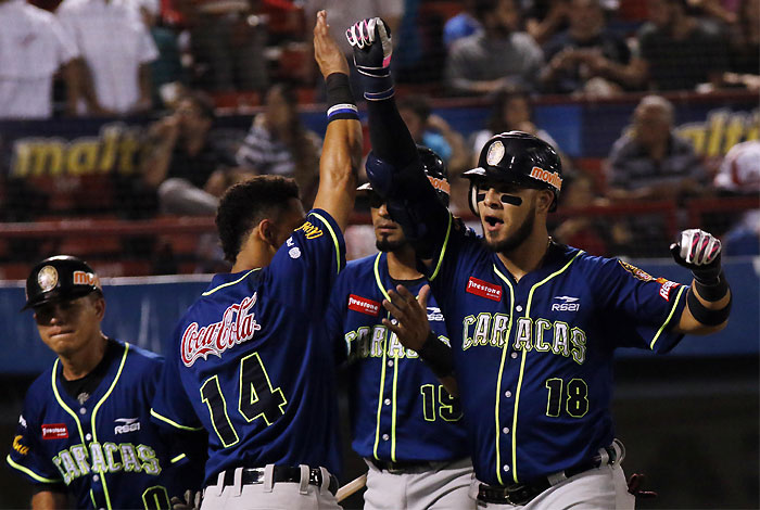 Leones del Caracas sacó provecho a los errores de Cardenales de Lara y se impuso 6 a 5