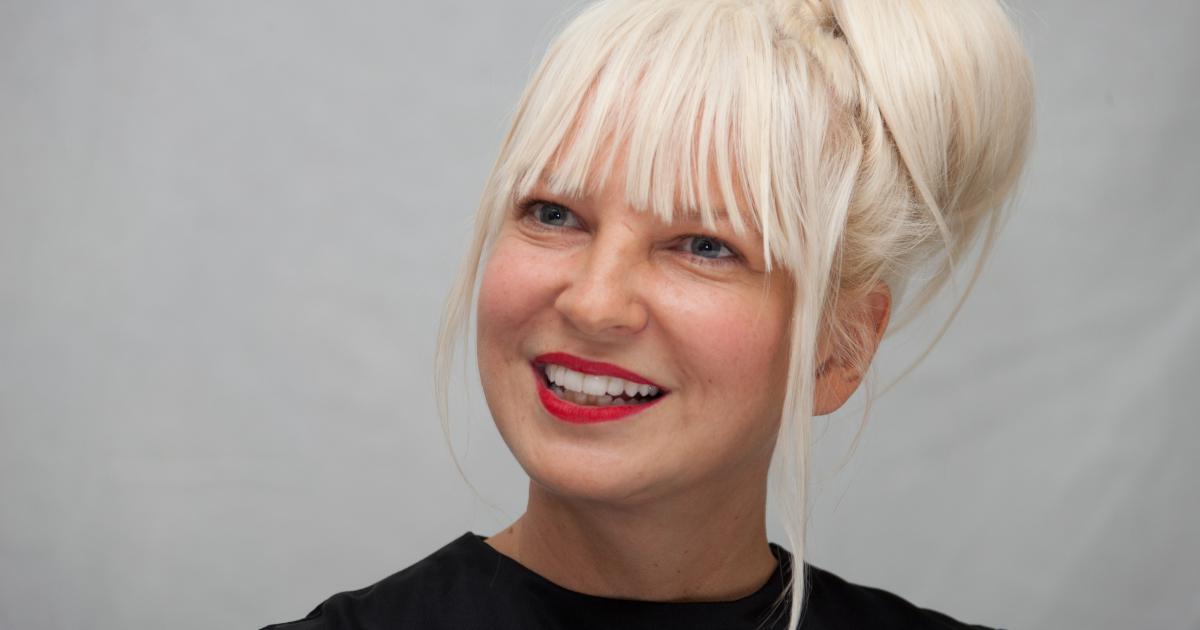 Sia comparte una foto desnuda en Twitter