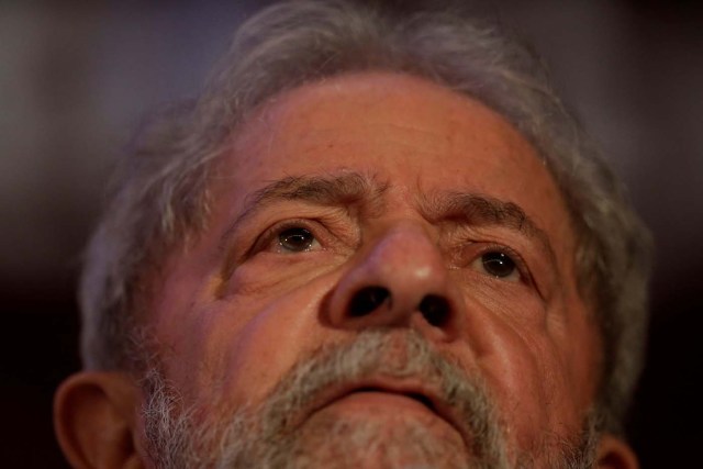 Former Brazil's President Luiz Inacio Lula da Silva looks on during a national congress of Communist Party of Brazil in Brasilia, Brazil, November 19, 2017. REUTERS / Ueslei Marcelino