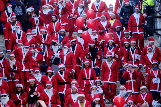 People dressed as Santa Claus run during a Christmas race in Venice, Italy December 17, 2017. REUTERS/Manuel Silvestri