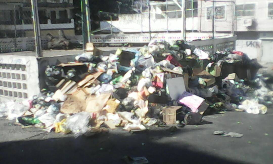 Inés Ferreira: Lo único que trajo la Navidad a Altavista, Catia, Caracas fue Basura y Enfermedades