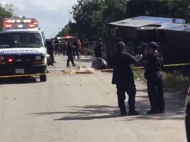 Los turistas iban en un autobus que se volcó (Foto: @elmananavalles)