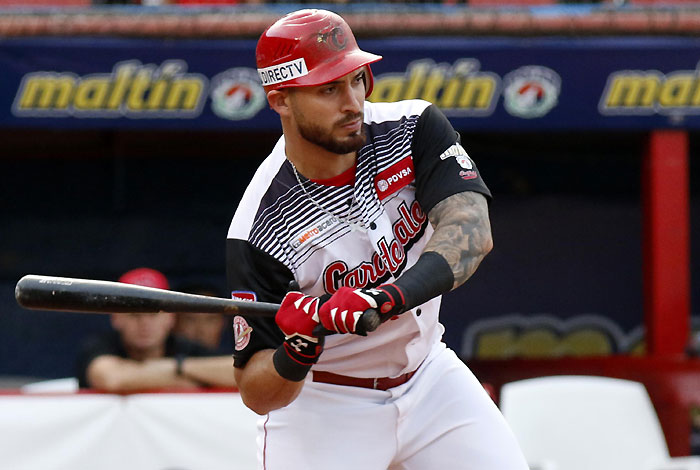 ¡Nuevo duelo entre plumíferos! Cardenales de Lara apaleó a las Águilas del Zulia 14-5