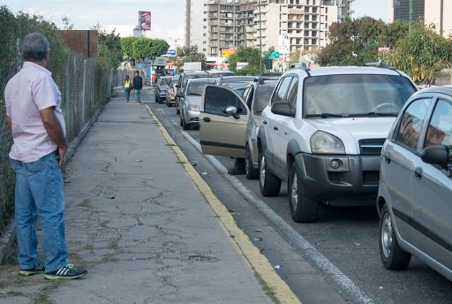 Colas para echar gasolina en Lara / Fotos: Stiven Valecillos