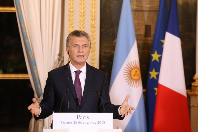 Argentina's president Mauricio Macri speaks during a press conference with France's president Emmanuel Macron at the Elysee palace on January 26, 2018, in Paris.  / AFP PHOTO / Ludovic MARIN